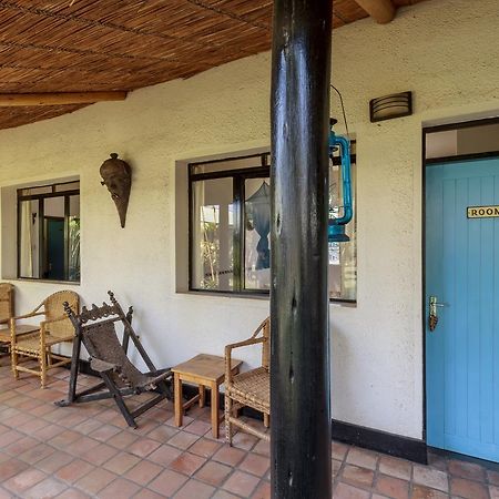 Travellers Rest Hotel Kisoro Exterior photo