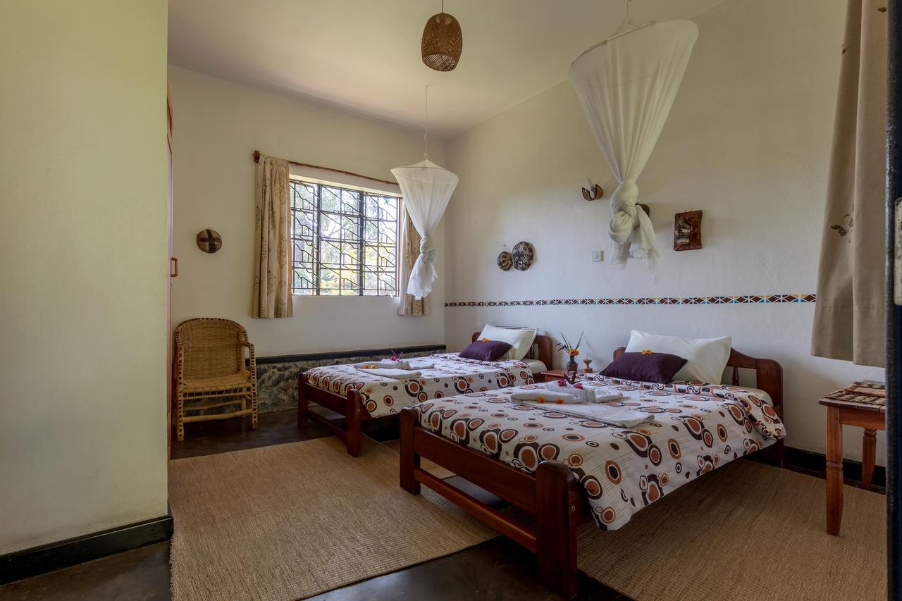 Travellers Rest Hotel Kisoro Exterior photo