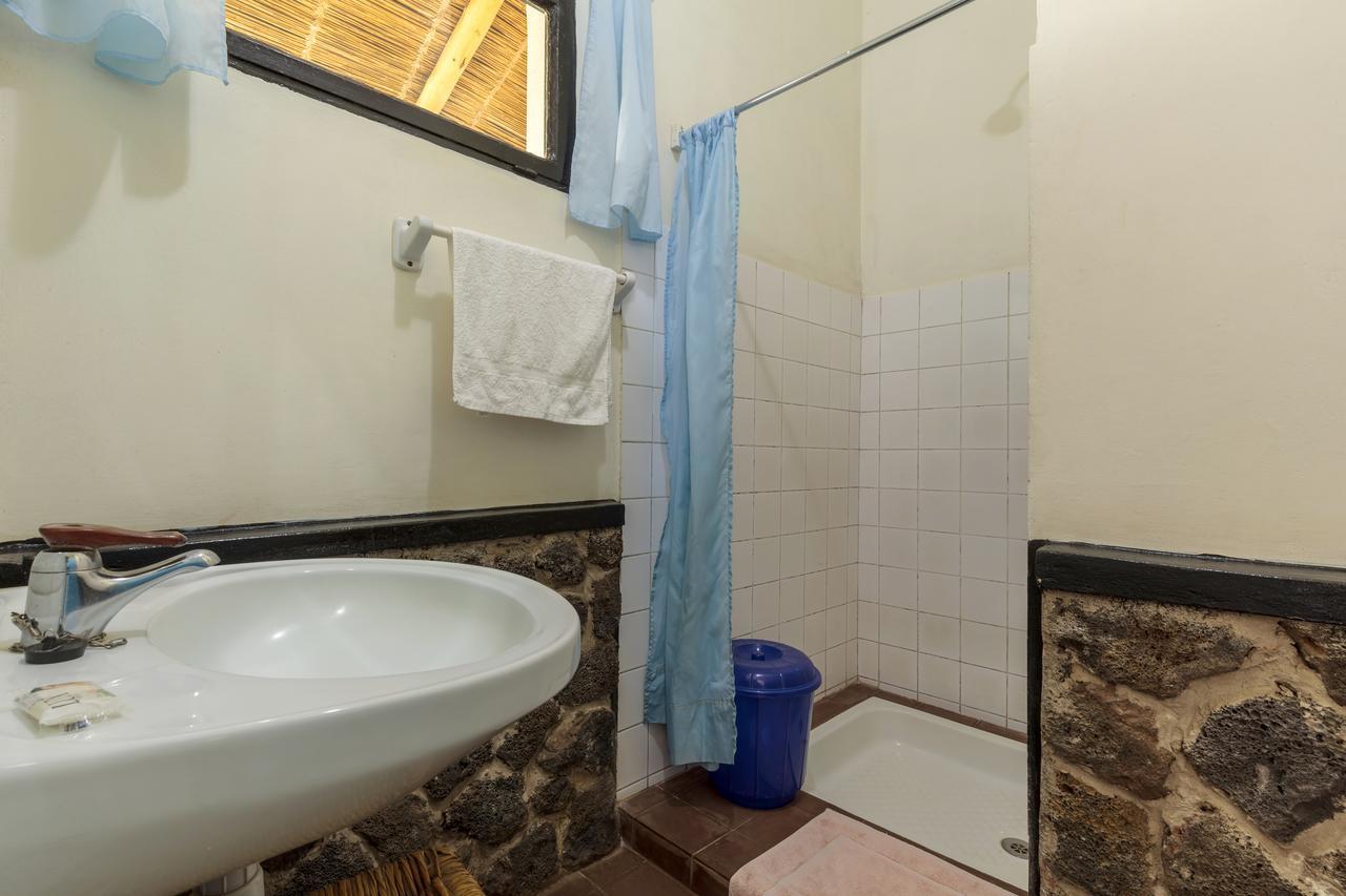 Travellers Rest Hotel Kisoro Exterior photo