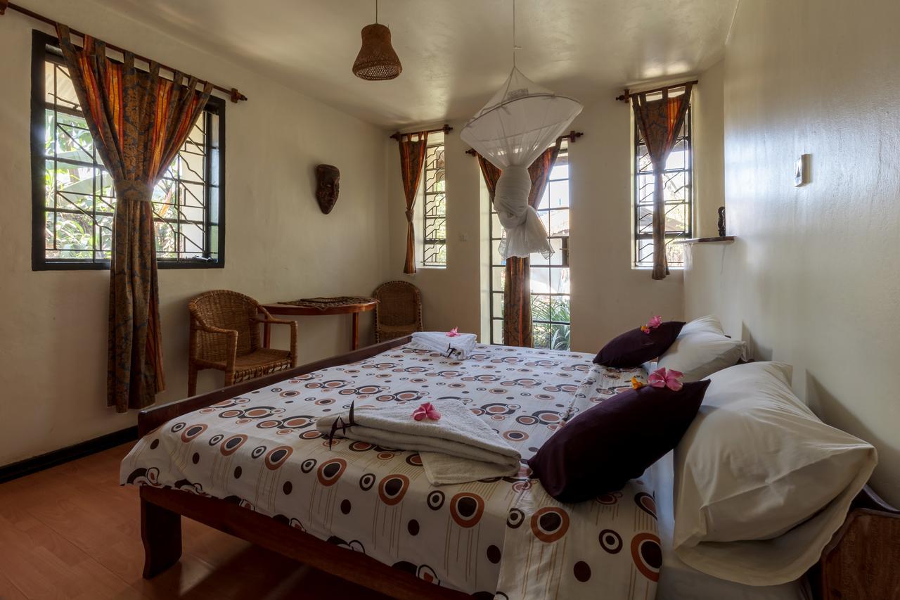 Travellers Rest Hotel Kisoro Exterior photo