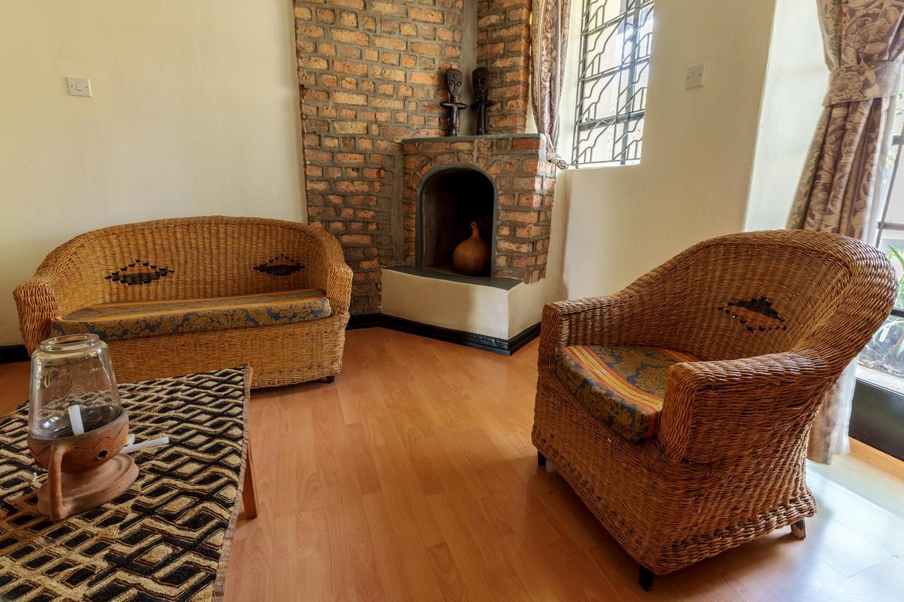 Travellers Rest Hotel Kisoro Exterior photo